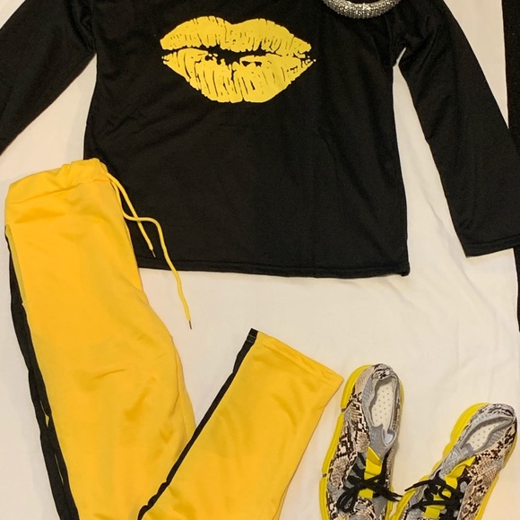 2piece kiss lounge set - Picture 2 of 3